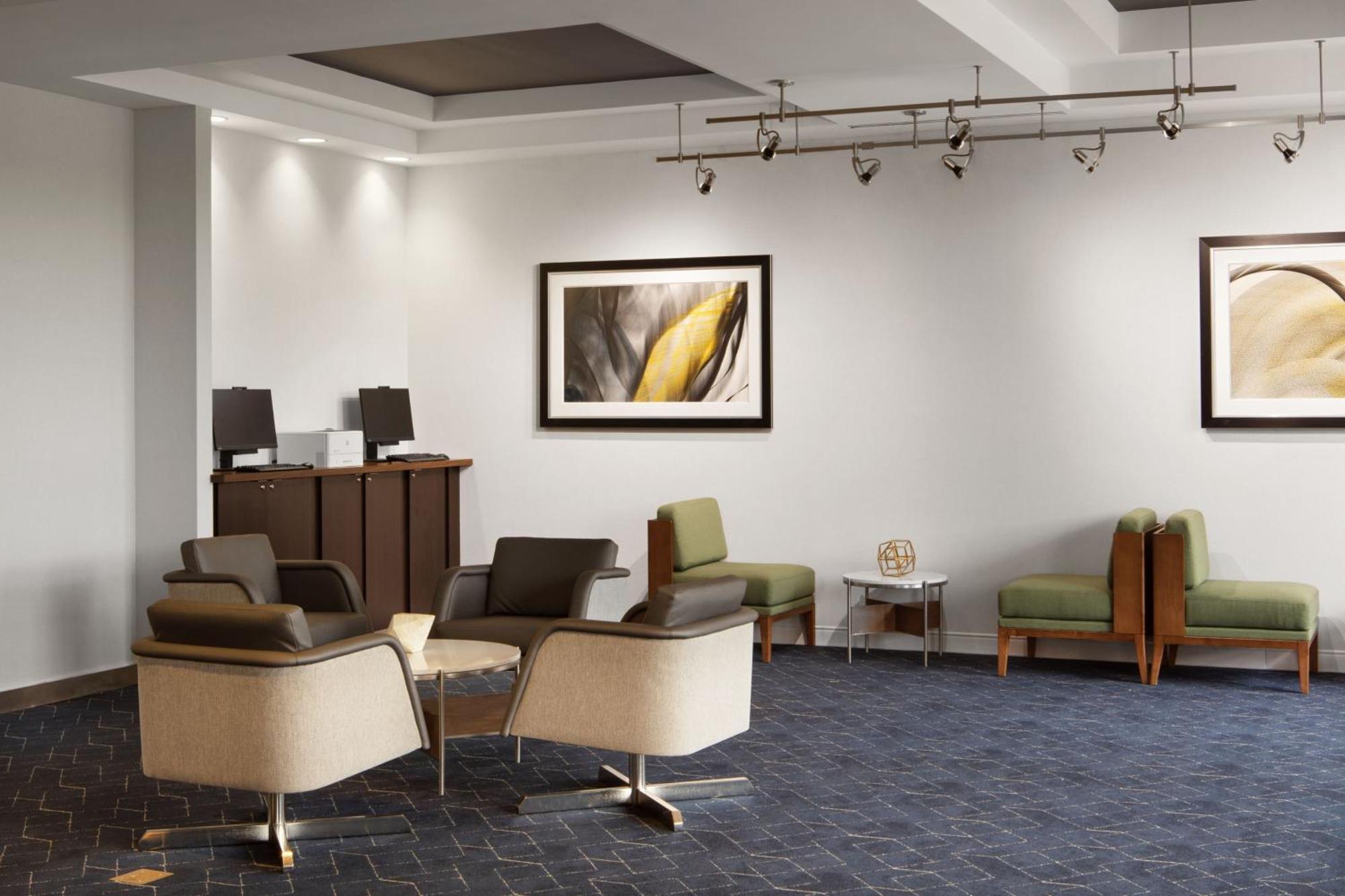 Hotel Courtyard Airport 3*