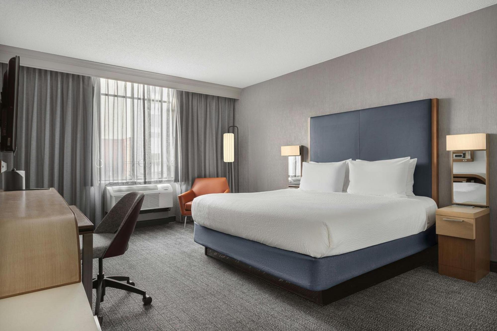 Courtyard Airport Hotel Louisville